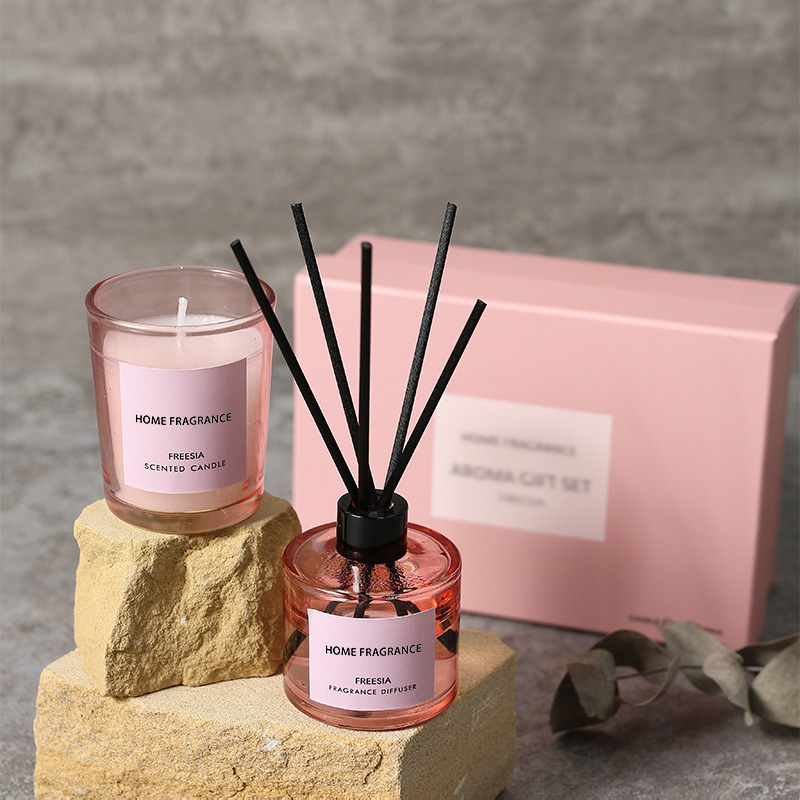 Home Fragrance Gift Set - ชุดของขวัญพรีเมียม ประกอบด้วยก้านไม้หอมและเทียนหอม กลิ่นหอมติดทนนาน ใช้เติมได้ เหมาะสำหรับบ้าน สำนักงาน