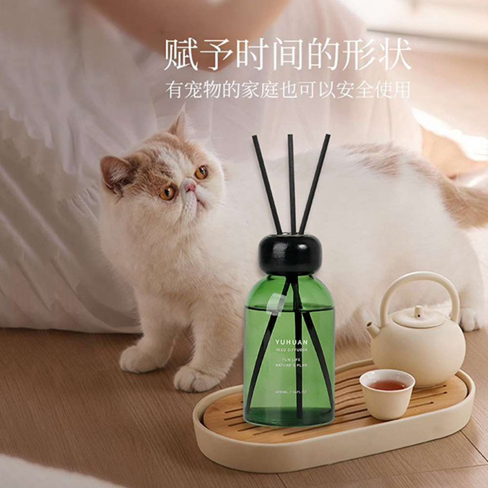 Home Fragrance Gift Set - ชุดน้ำมันหอมระเหยอโรมาเธอราพีแบบไม่ใช้ไฟ ขนาด 200 มล. พร้อมก้านไม้หอม สำหรับตกแต่งบ้าน
