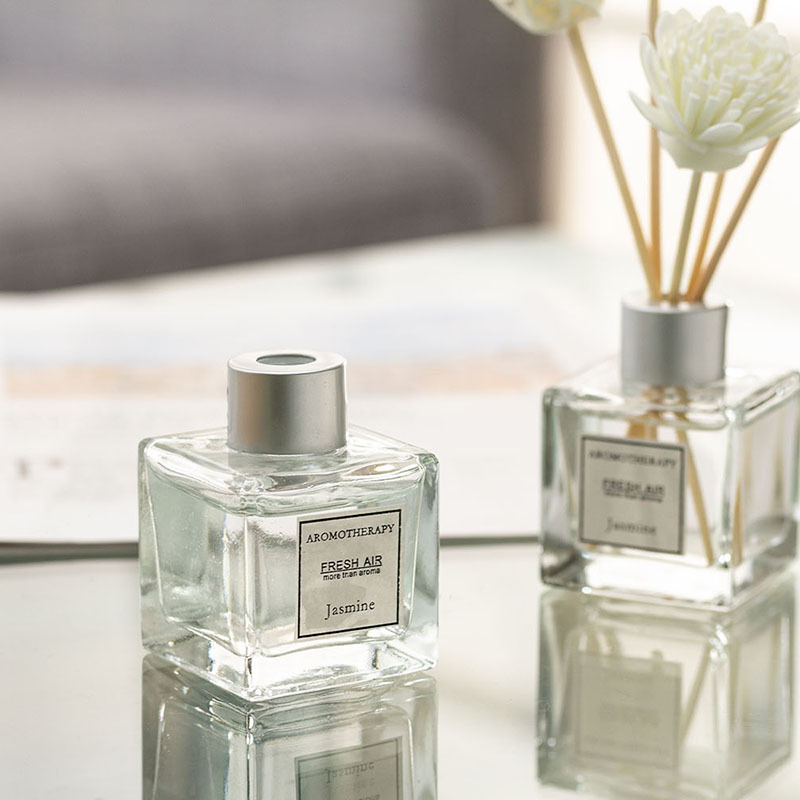 น้ำมันหอมระเหยอโรมาเธอราพี 50  - Home Fragrance Jasmine & Yuzu Porcelain Diffuser บทวิจารณ์และราคา